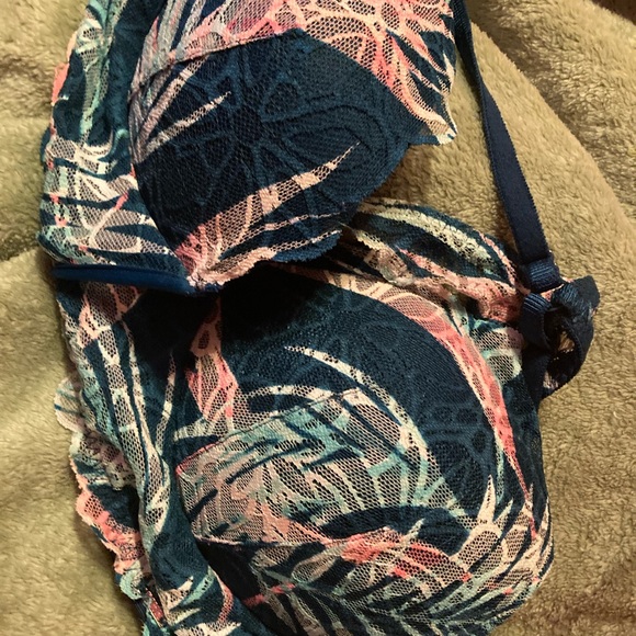 Pink bras - Picture 7 of 7